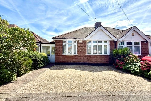 2-bed house on 4, Ilford, £2,500/mo