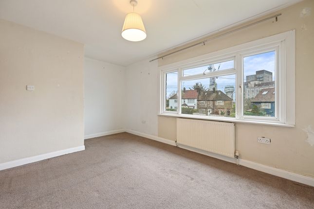 Clitterhouse Crescent, London photo 4
