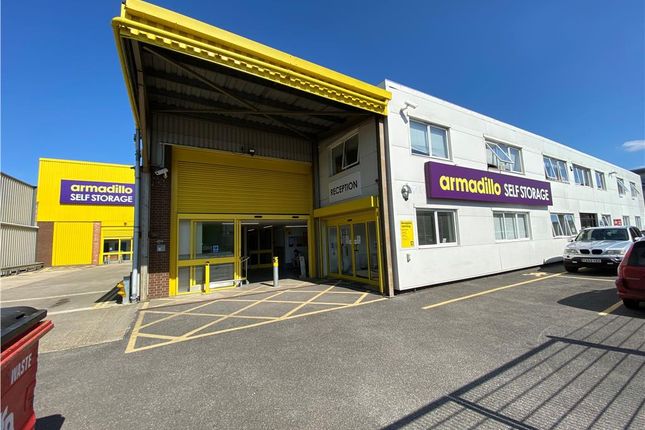 Warehouse to let in Central Avenue, West Molesey, Surrey