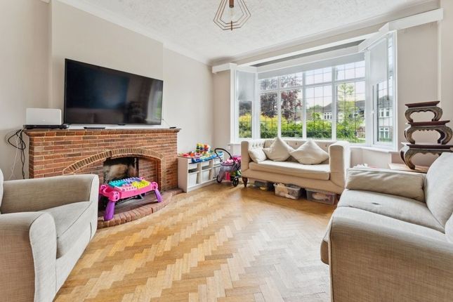 36, Moss Close, Pinner Village photo 4