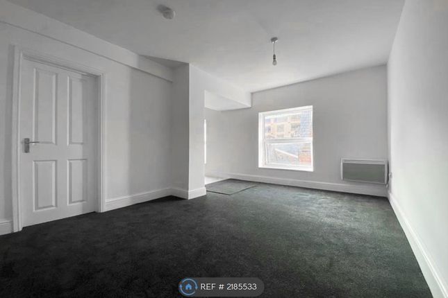 Flat to rent in Baillie Street, Rochdale