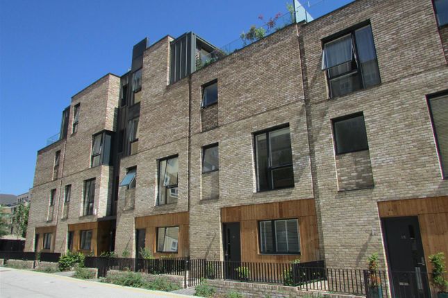 14 Bristol Walk Ext.Jpg