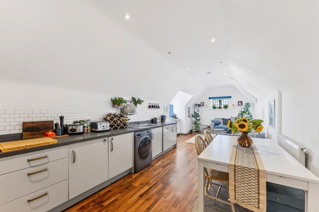 Flat 4, 197, Abbotsbury Road, Morden photo 4
