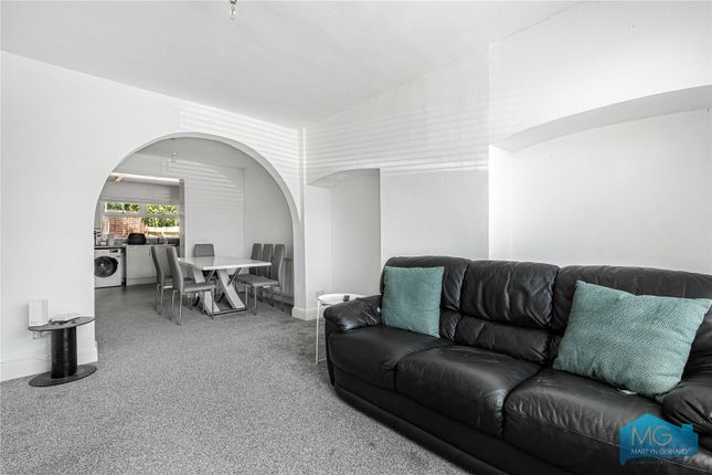 253, Watling Avenue, Edgware photo 2