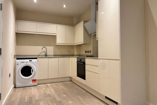 Cleeve Court, 3, Leatherhead, Surrey photo 3