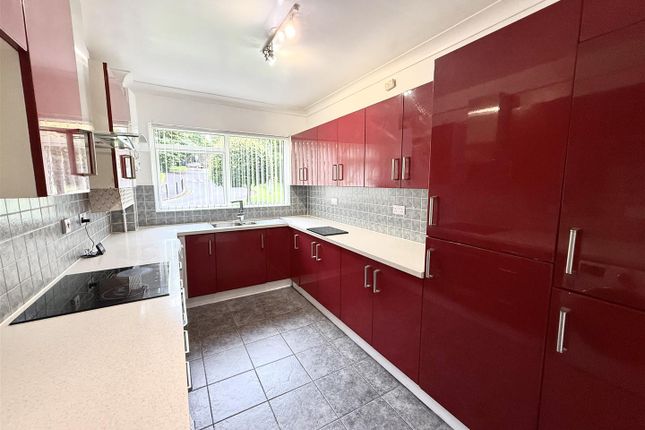 27, Long Oaks Court, Swansea photo 3