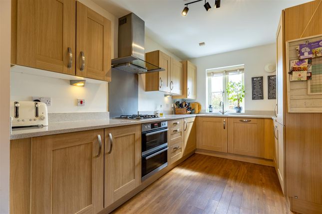 36, Moss Way, Cirencester photo 2
