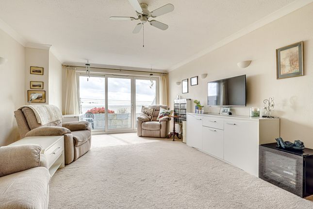Flat for sale in Undercliff Gardens, Leigh-On-Sea