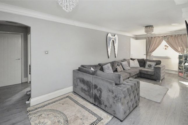 14, South Hill Way, West Yorkshire photo 3