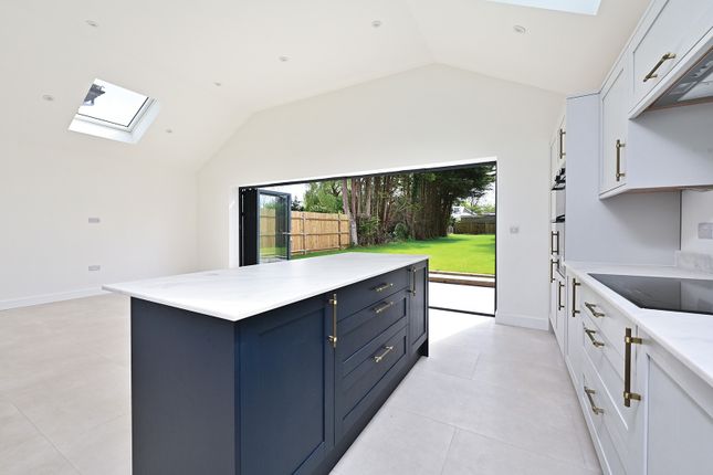 129, Fleet Road, Farnborough photo 2