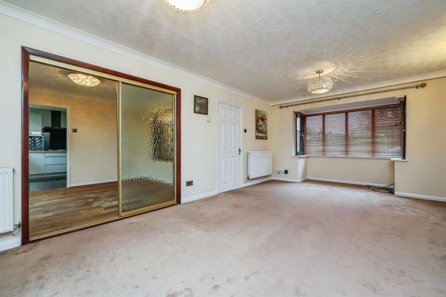 3, Charlbury Court, Nottingham photo 3