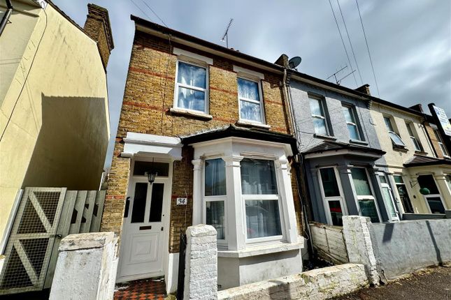 End terrace house to rent in Gordon Road, Southend-On-Sea