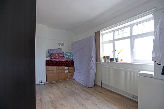 313, Valence Avenue, Dagenham photo 5