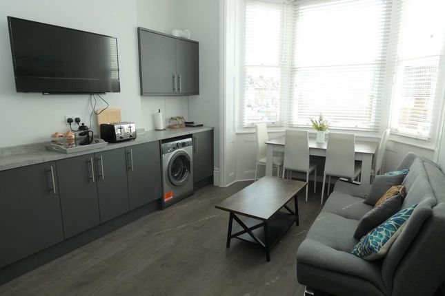 Thumbnail Flat to rent in Victoria Park, Herne Bay, Kent