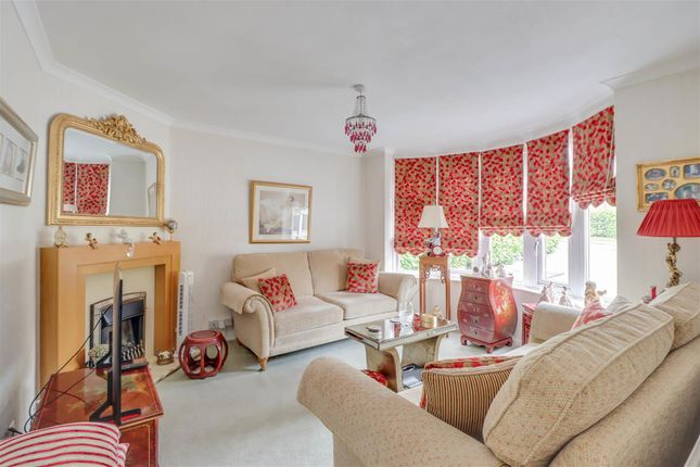 42, Castledon Road, Wickford photo 4