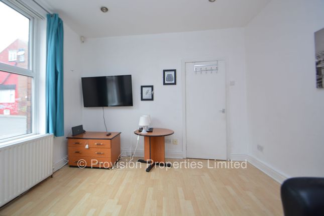 End terrace house to rent in Harold Grove, Hyde Park, Leeds