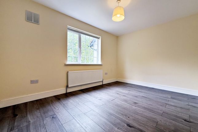 8, Buckfield Court, Iver photo 4