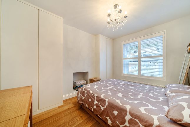 Cambridge Road North, London photo 4