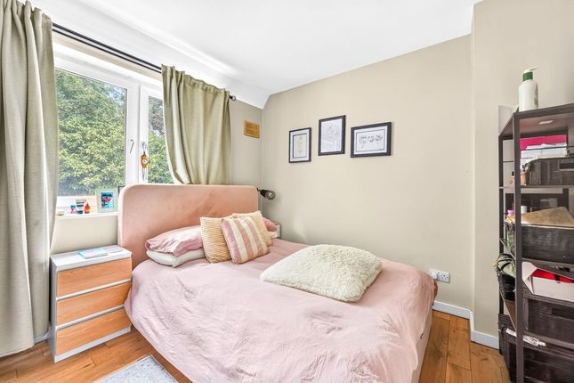 72, Runnymede, London photo 3