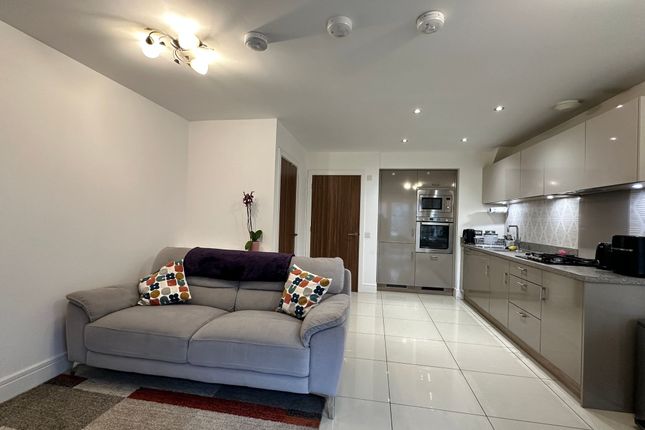 30 Hunterscraig Drive, Glasgow photo 3