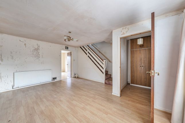 32, Roycroft Lane, Wokingham photo 2