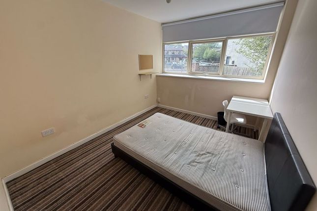 Apartment, 6, Birch House, Broad Lane, Huddersfield photo 5