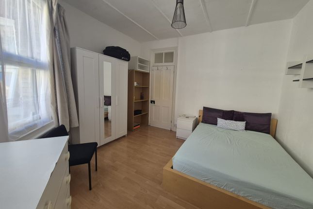 17b Green Lanes, London photo 4