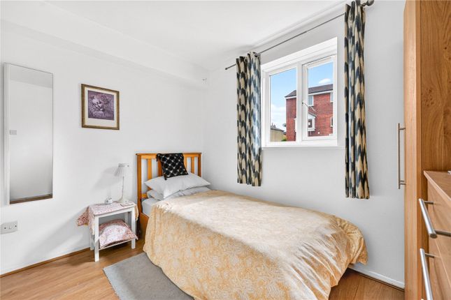 Flat 16, Claypole Court, 3, Yunus Khan Close, London photo 4