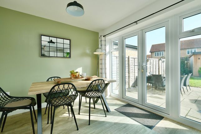 8, Badger Way, Huntingdon photo 4