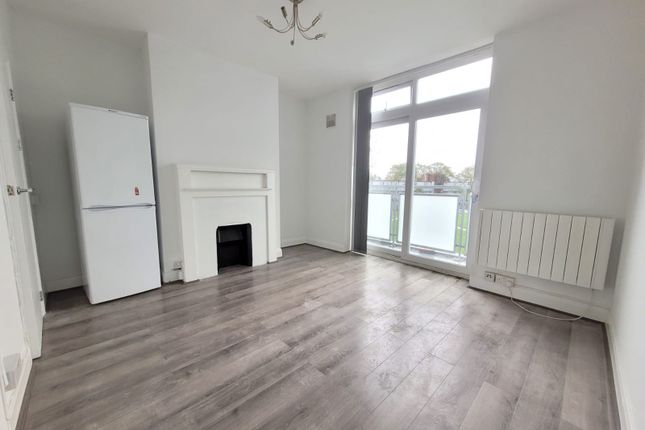 Thumbnail Flat to rent in Angel Close, London