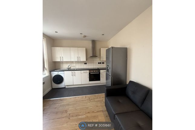 Flat, Fosse Road North, Leicester photo 4