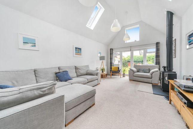 6 Burridges Close, Bedford photo 2