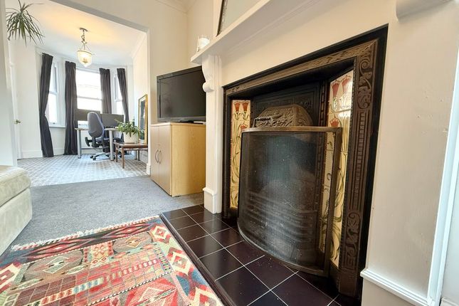14, Rothschild Road, Wing photo 4