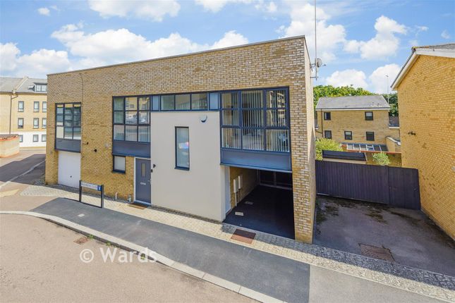 16, Brambling Close, Greenhithe photo 2