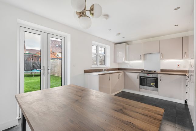 23, Falcon Way, St Albans photo 3
