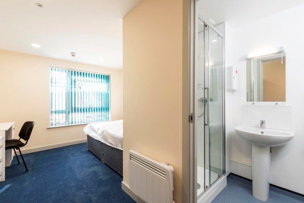 Room to rent in 151 Fawcett Road, Southsea