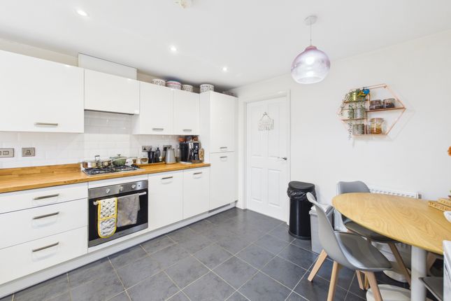 4, Beacon Drive, Scarborough photo 2
