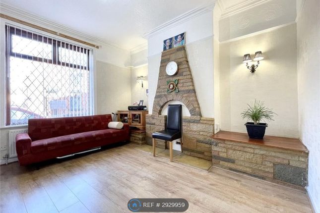 Smallshaw Lane, Ashton-Under-Lyne photo 4