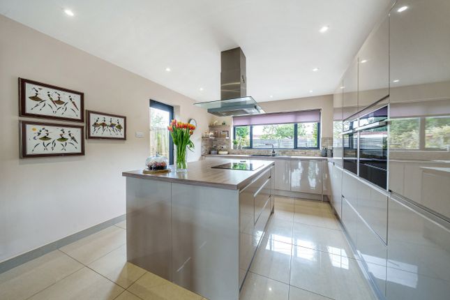 23, Badshot Lea Road, Farnham photo 4