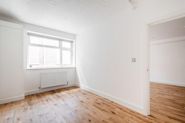 Flat to rent in Sclater Street, London