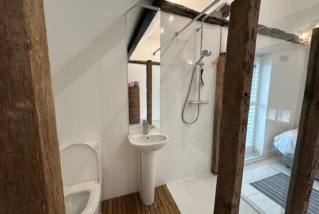 Master Ensuite.Jpg