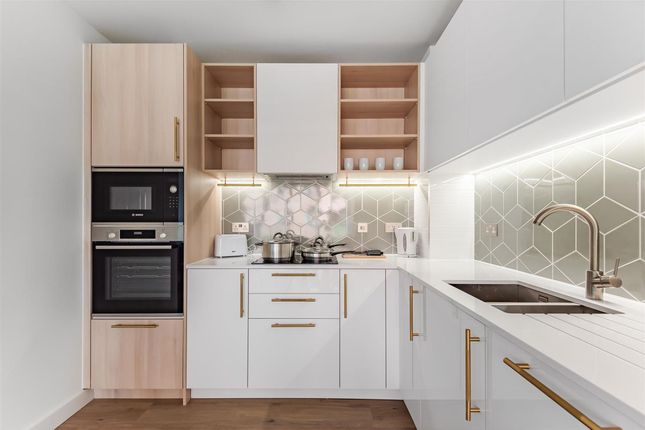 Flat 19, Blenheim Mansions, London photo 4