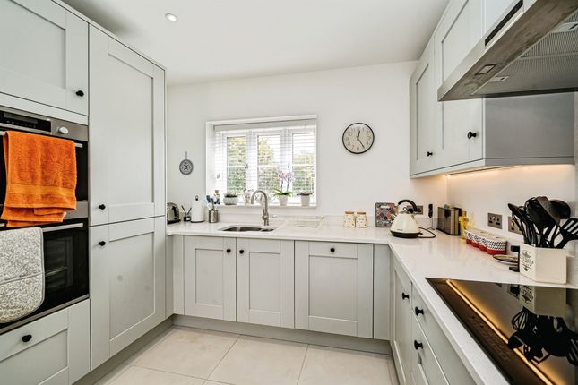 24, Poplar Way, Aylesbury photo 4