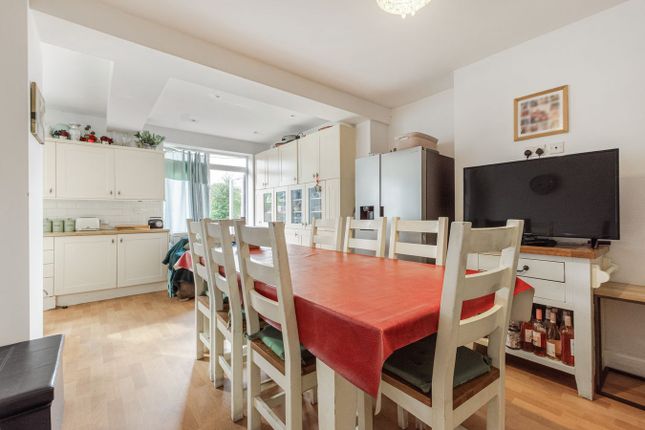 81, Marlborough Park Avenue, Sidcup photo 3