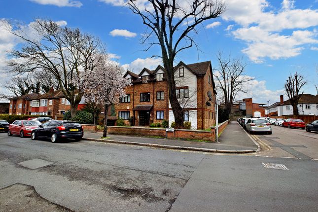 Flat for sale in Dagnall Park, London