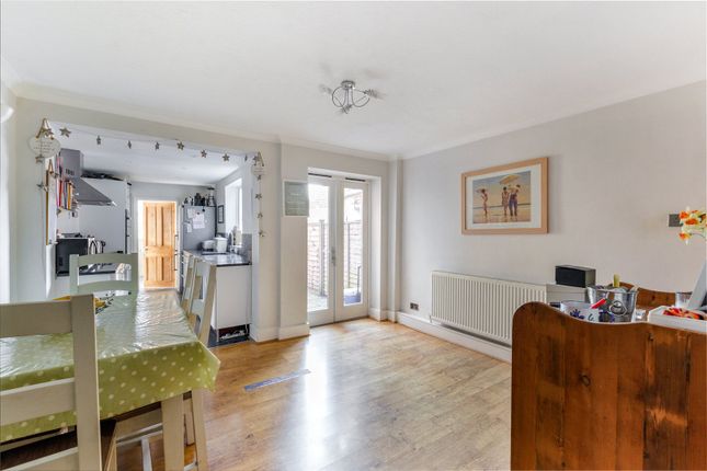 142, Anyards Road, Surrey photo 3