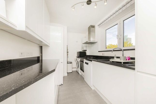Flat 29, Totland House, 2, Vermont Road, London photo 2