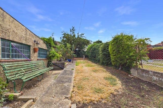 62 Wolsey Crescent, Croydon photo 2
