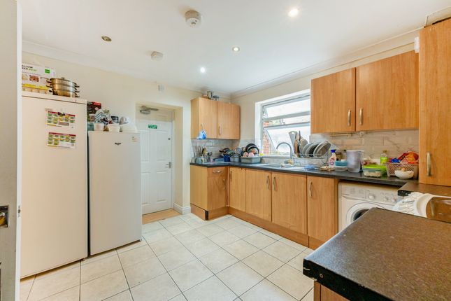 Room 4, 27, Stuart Crescent, Winchester photo 3