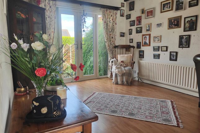 12, Quarry Close, Staffordshire photo 3